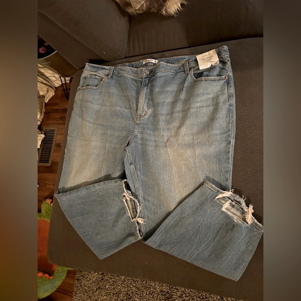 Abercrombie & Fitch - BWT (Plus Size) Ultra High Rise Ankle Straight Jean